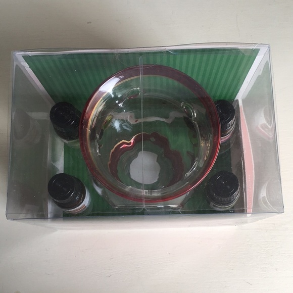 Christmas Holiday Essential 4 Oils and Glass Oil Warmer - Picture 2 of 5